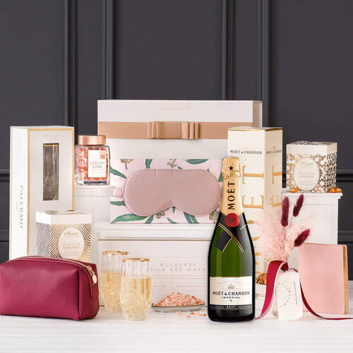 Tiffany's Gift Bag - 60+ Gift Ideas for 2023